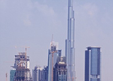 Tinggal di Burj Khalifa, Harus Buka Puasa Lebih Lama loh...