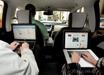 Mobil atau Internet? Sebagian Besar Kaum Muda AS Ternyata Pilih Internet!