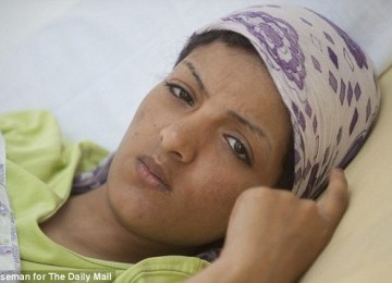 'Algojo' Qaddafi Ternyata Seorang Gadis Berusia 19 Tahun...Akui Tembak Mati 11 Pemberontak yang Ditawan