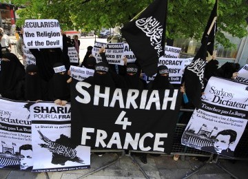 Ikhwanul Muslimin: Larangan Cadar Prancis, Perang terhadap Muslim