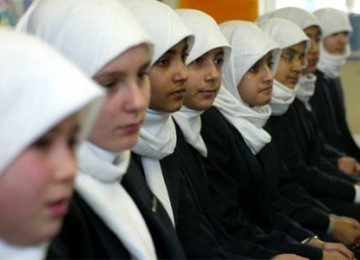 Imane Mahsan Dilarang Menggunakan Jilbab di Sekolahnya
