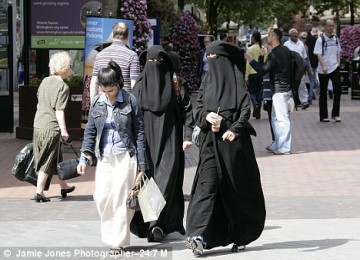 Tiga dari Empat Mualaf Inggris Ternyata Kaum Perempuan...Ini Alasan Mereka Memilih Islam