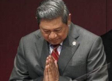 presiden-susilo-bambang-yudhoyono-memberi-salam-usai-memberikan-pidato-_110617162620-444.jpg