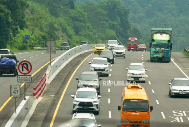 Volume Kendaraan Di GT Kalikangkung Melonjak Drastis