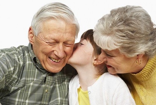 Kakek, nenek, dan cucu/ilustrasi