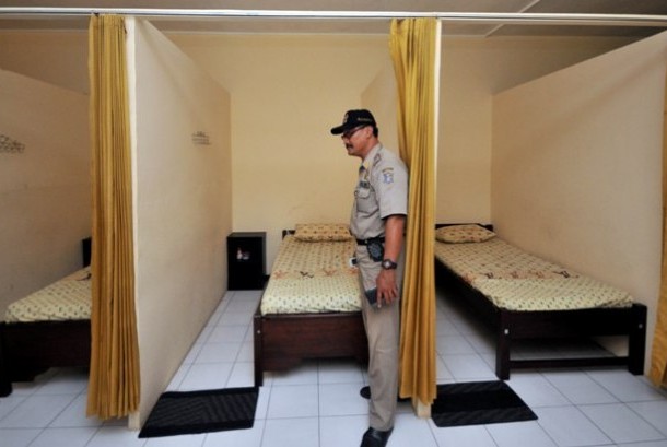 57 Terapis Panti Pijat di Bandung Diamankan Polisi 