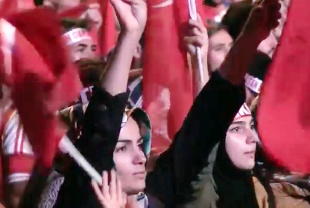 Suasana rapat umum ntuk mendukung demokrasi dan mengutuk upaya kudeta berdarah 15 Juli lalu di Turki