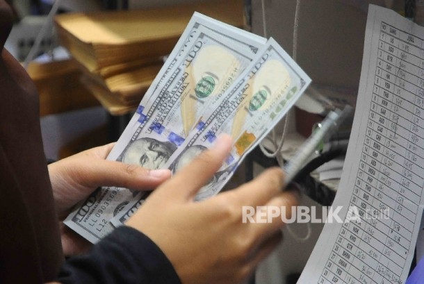 Memperdagangkan mata uang asing