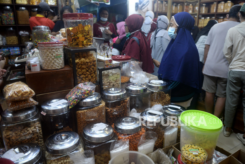 Jelang Lebaran Penjualan Kue Kering Meningkat Republika Online