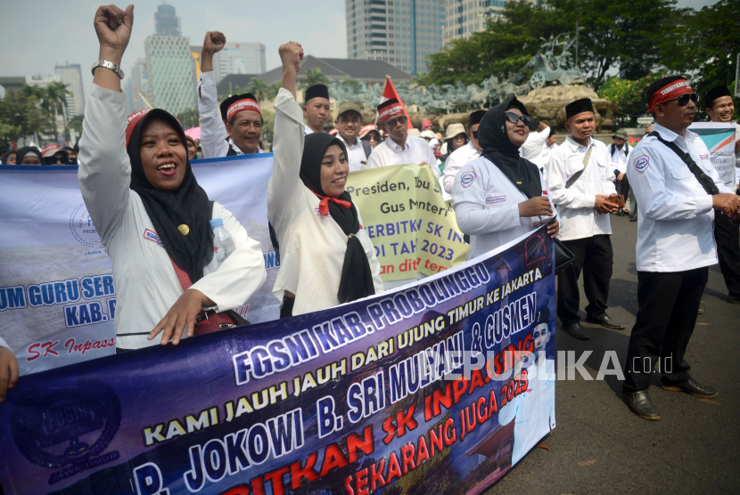 Ratusan Guru Madrasah Gelar Aksi Unjuk Rasa Di Kawasan Patung Kuda