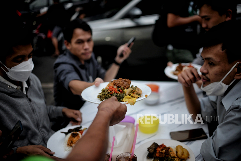 Sentra Kuliner Nasi Kapau Di Jalan Kramat Raya Republika Online