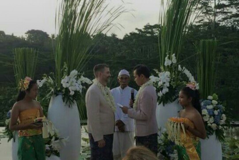 Foto pernikahan sesama jenis di Bali