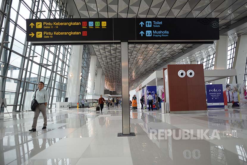 Hall keberangkatan Terminal 3 Ultimate Bandara Soekarno Hatta, Banten.