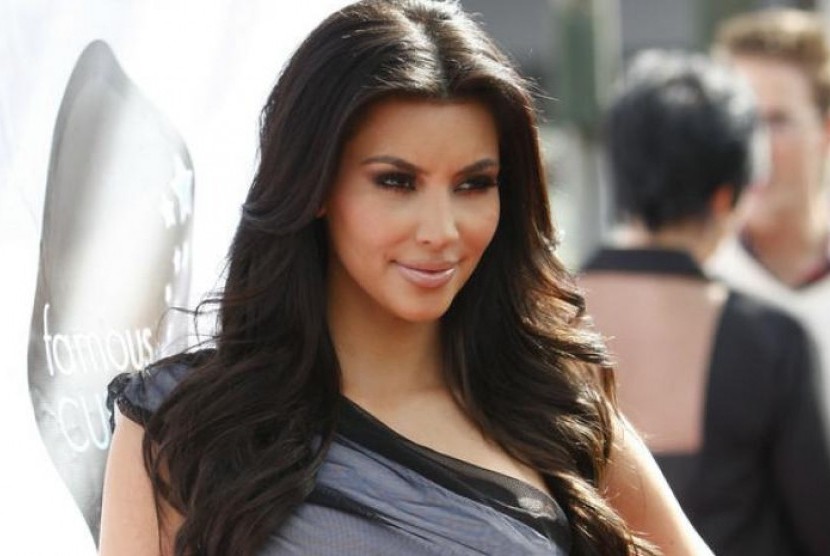 Wow, Kim Kardashian Dibayar Hampir 1 Juta Dolar AS di Pesta Blogger