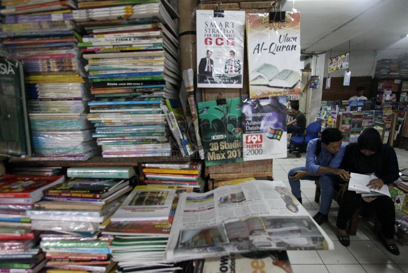 Berburu Buku Bekas Di Pasar Senen Republika Online 5766