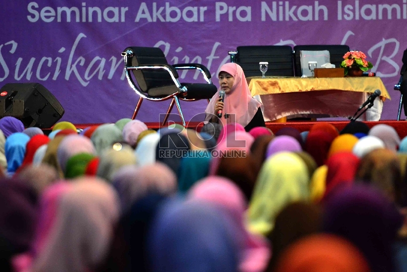 Novelis Asma Nadia.
