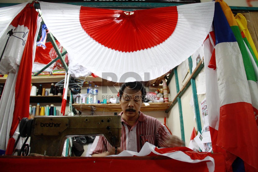 Jelang Hut Ri Penjahit Bendera Merah Putih Banjir Pesanan Republika