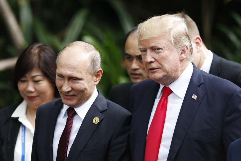 Presiden Rusia Vladimir Putin dan Presiden AS Donald Trump 