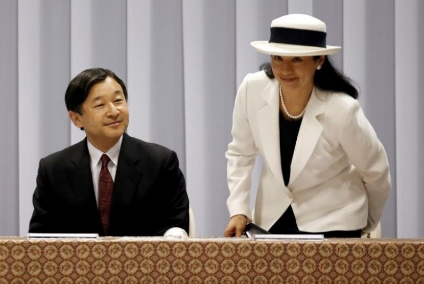 Putra Mahkota Jepang Naruhito bersama istrinya Masako di Tokyo, Jepang.
