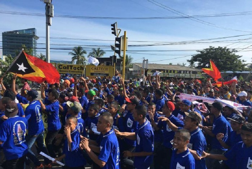 Ribuan rakyat Timor Leste menyerbu kantor Kedubes Australia di Dili.