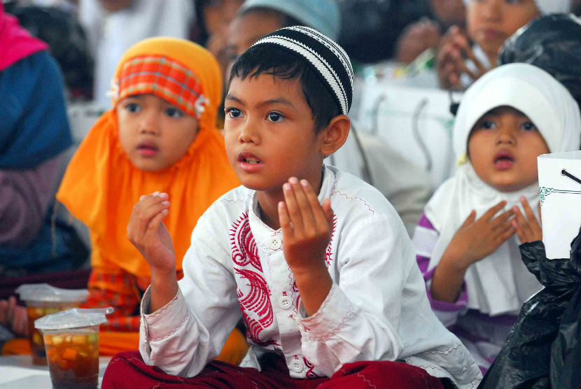 Fotopanitia Santunan Anak Yatim - Santunan anak yatim menjadi salah