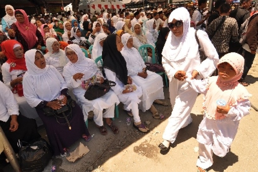 Sejumlah umat Islam mengikuti peringatan Haul Pendiri Alkhairaat di Palu, Sulawesi Tengah.