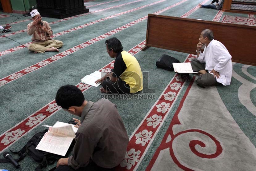 Pengobatan Gratis Selama Ramadhan di Masjid Agung Al Azhar 