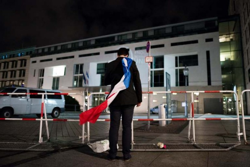 Solidaritas untuk Prancis di depan Kedutaan Prancis di Jerman