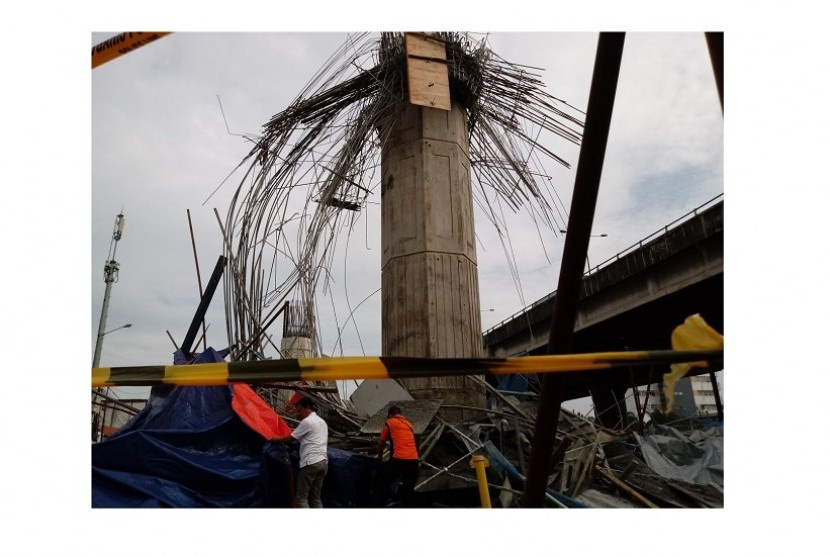 http://static.republika.co.id/uploads/images/inpicture_slide/tiang-girder-tol-becakayu-yang-roboh-_180220084113-961.jpg