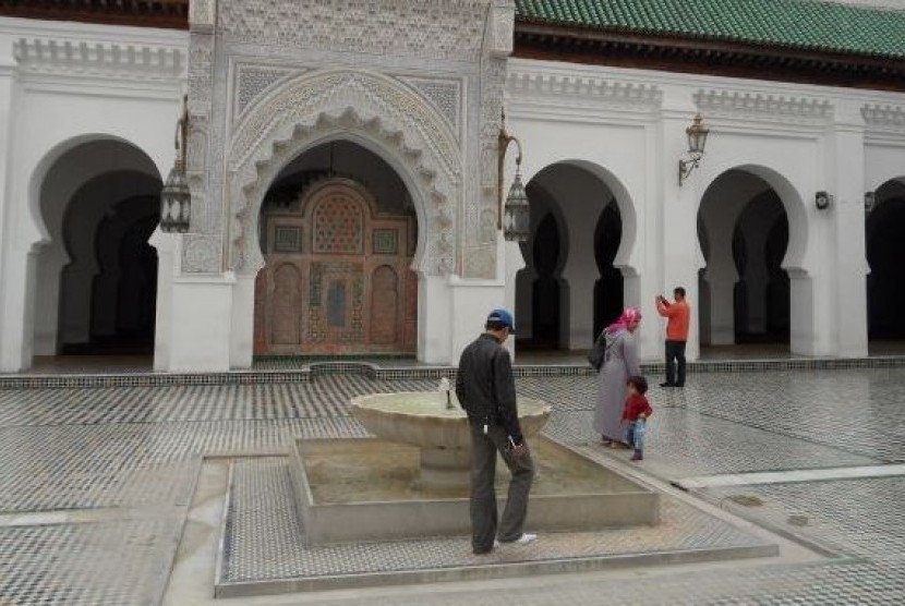 Universitas Al-Qarawiyyin (Jami'ah Al-Qarawiyyin), di Kota Fez, Maroko.