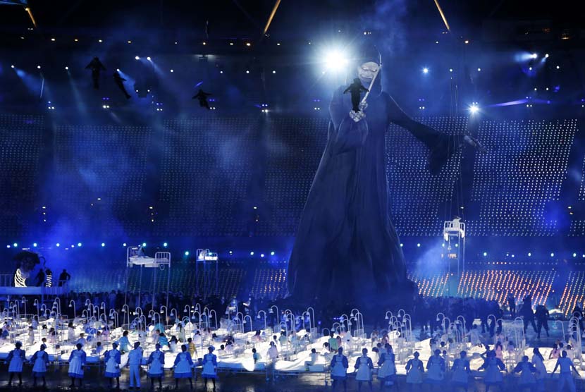 Upacara pembukaan Olimpiade 2012 di Olympic Park, London, Sabtu (28/7) dini hari WIB. (Jae C. Hong/AP)
