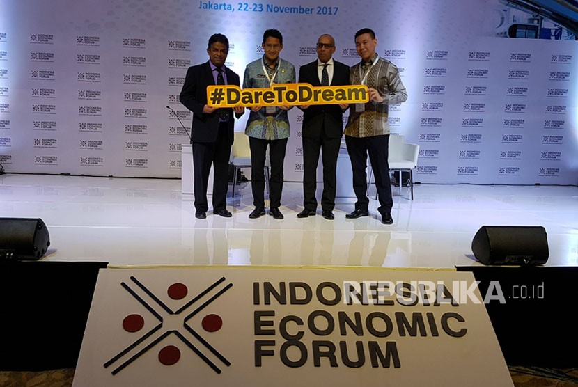 http://static.republika.co.id/uploads/images/inpicture_slide/wakil-gubernur-dki-jakarta-sandiaga-uno-membantu-meluncurkan-sebuah-_171123165859-491.jpg