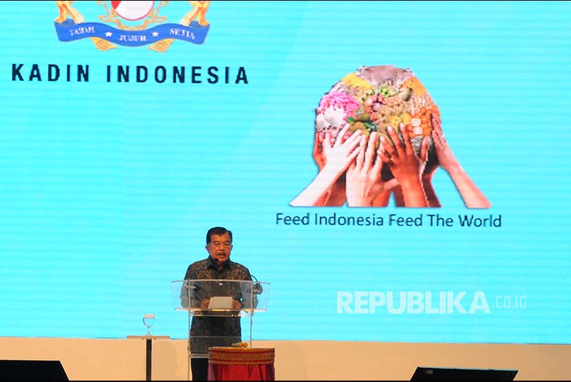 Wakil Presiden Jusuf Kalla memberikan sambutan pada acara Jakarta Food Security Summit-4 di Jakarta Convention Center, Jakarta, Kamis (8/3). Jakarta Food Security Summit-4 yang diselenggarakan oleh Kamar Dagang dan Industri (KADIN) Indonesia tersebut bertemakan 