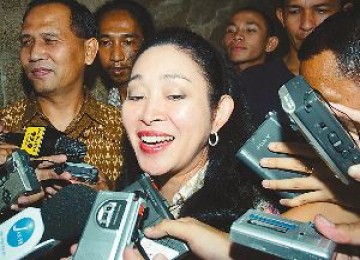 Mbak Titik: Seperti Nggak Ada Kerjaan, Utak-Atik Keistimewaan Yogyakarta | Republika Online - mbak_titik_101202135131