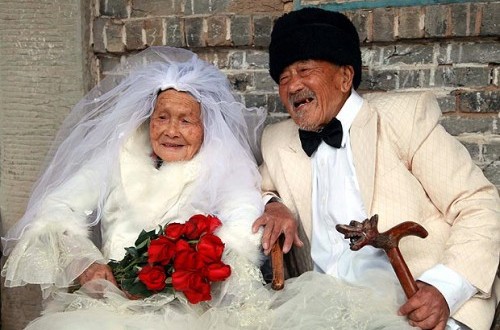 Romantisnya... Foto Nikahan setelah 88 Tahun Menikah | Republika ...