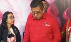 Hasto Jawab Sindiran Sandiaga Soal Cuti Jokowi