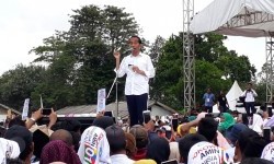 Kampanye di Lampung, Jokowi Kembali Tepis Isu Larangan Azan