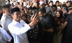 Kampanye Perdana, Jokowi Temui Pendukungnya di Banten