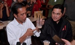 Jokowi Cicipi Kopi Lokal di Dumai