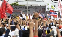 Jokowi Ajak Warga Makassar 'Putihkan' TPS pada 17 April