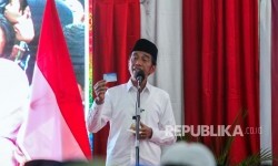 Jokowi Bahagia Meski Baju Basah dan Tangan Terluka