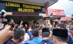 Sandiaga Jenguk Kades yang Dipenjara karena Dukung Dirinya