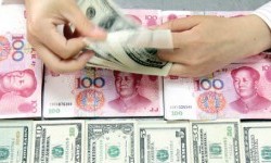 Mata uang dollar dan yuan (ilustrasi)