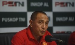 <b>Liga Indonesia</b> - presdir-ps-tni-yang-juga-pangkostrad-letjen-tni-edy-_160419170508-500