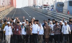 Jokowi Sampaikan Alasan Gratiskan Tarif Suramadu ke Ulama