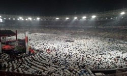 Jamaah Subuh Kampanye Prabowo-Sandi Tumpah Hingga Luar GBK