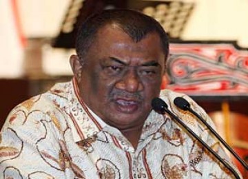 Gubernur Sumatra Nonaktif, <b>Syamsul Arifin</b> Dituntut Lima Tahun Penjara - syamsul_arifin_101024183501