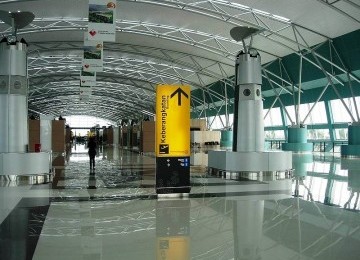 http://static.republika.co.id/uploads/images/kanal_sub/terminal-3-bandara-soekarno-hatta-_111028160752-896.jpg