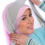 Bolehkah Foto dengan Membuka Jilbab Karena Alasan Sistem?