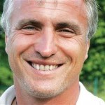 Jatuh Main Ski, Ginola Batal Ikut Golf Salju